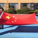 青島為明學(xué)校小學(xué)部舉行“筑牢防火墻，平安伴校園”主題升旗儀式